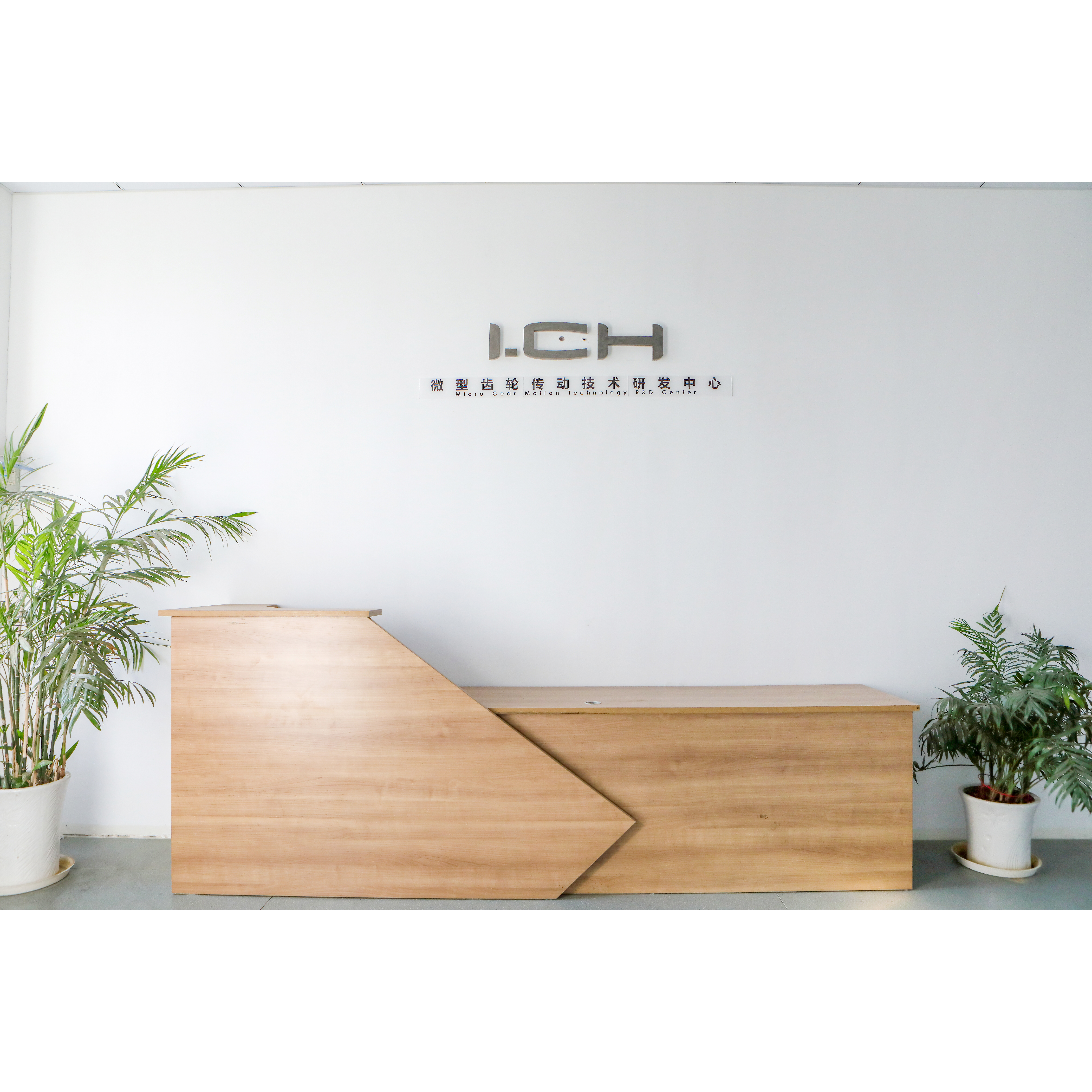 32 -миллиметровый круглый бесщеточный двигатель постоянного тока. 